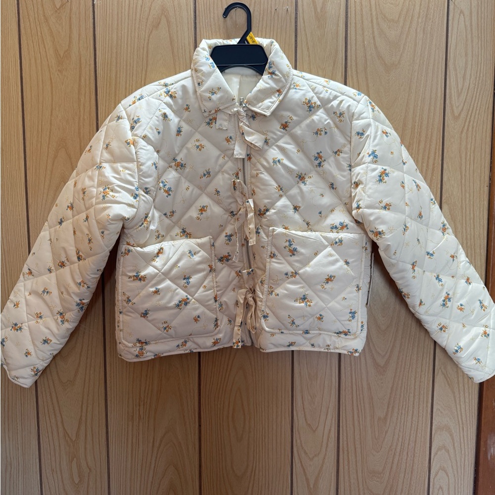 Floral Cropped Quilted Puffer Jacket in Cream